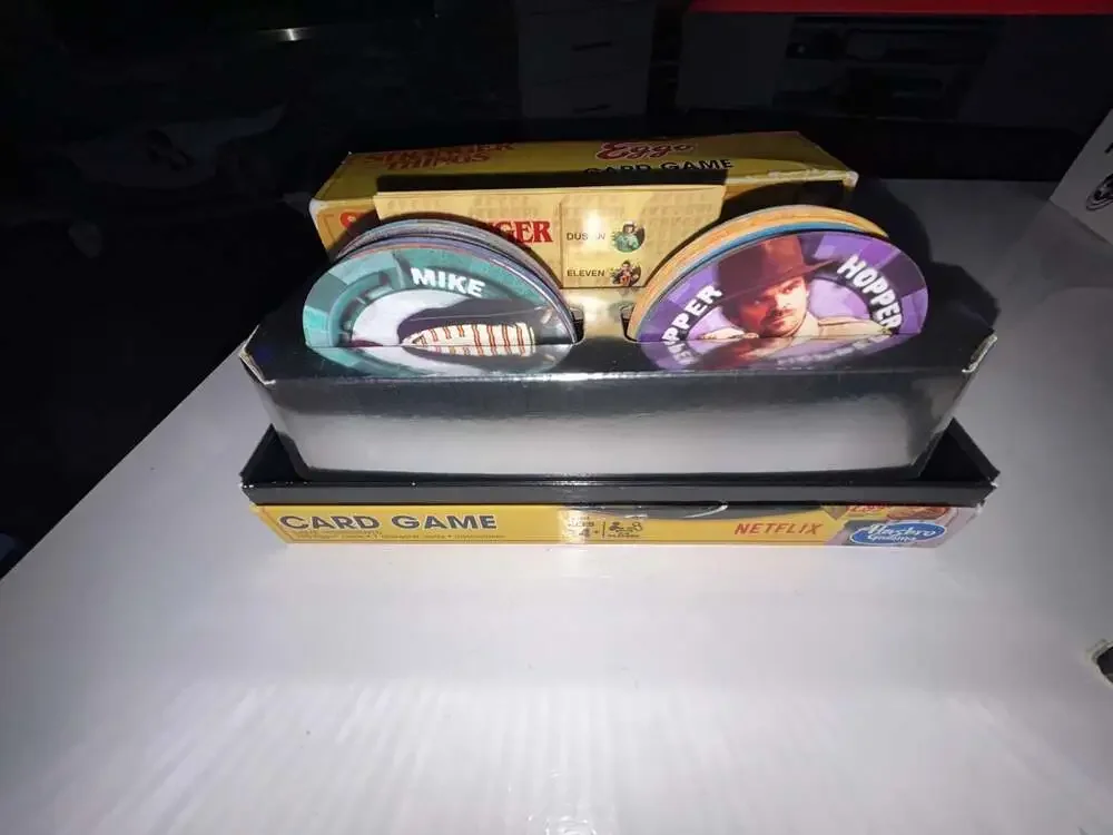 Hasbro Gaming Stranger Things Kellogg's Eggo Card Game